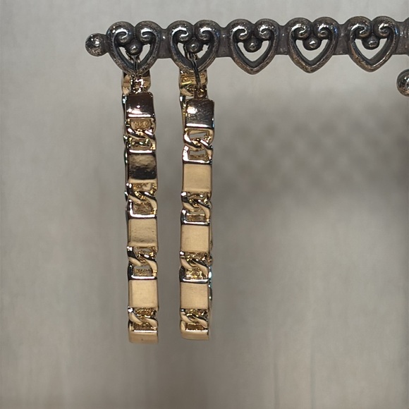 Nine West earrings gold toned 2” long and 1” wide. - Picture 3 of 7